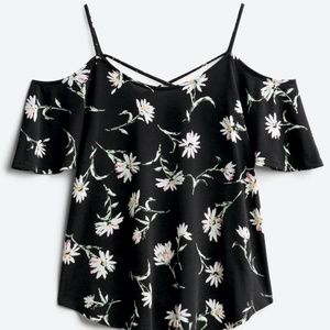 NWT Stitchfix Kaileigh Valette Back Detail Cold Shoulder Knit Top Size Medium